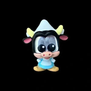 Disney Doorables Let’s Go Series – International Getaway – Clarabelle Cow Rare